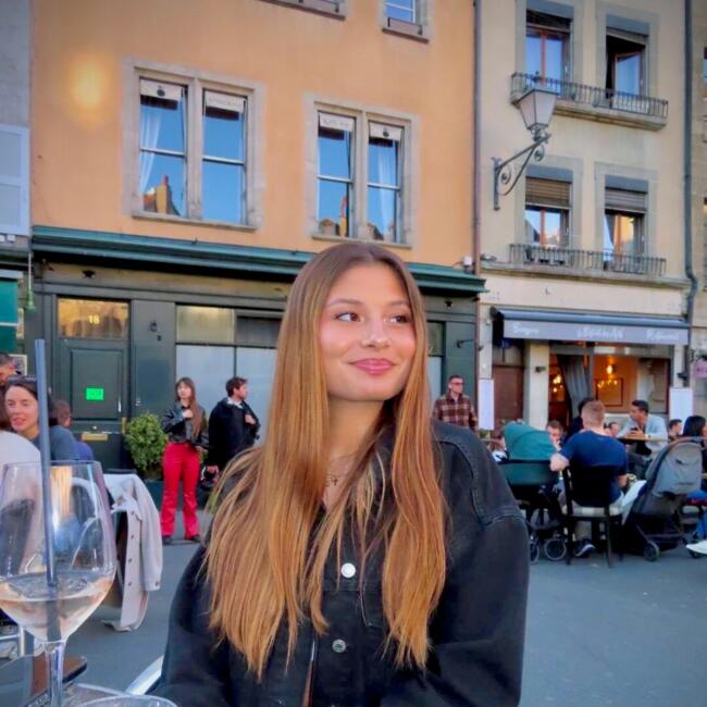 Babysitter a Mies: Nell