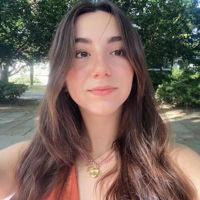 Babysitter in Ares: Adela