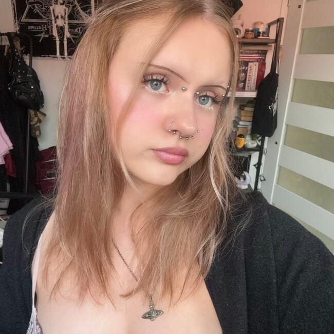 Opiekunka do dziecka w Pszczółki: Julia