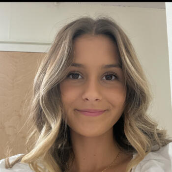 Babysitter in Des Plaines: Kayla