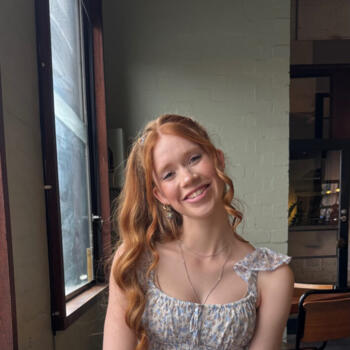 Babysitter Melbourne: Hayley