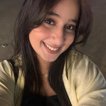 جليسة أطفال في رباط: Aya