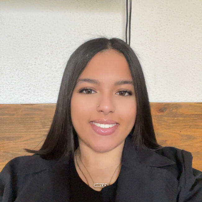 Babysitter in Nîmes: Syriane