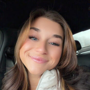 Babysitter in Anchorage: Mia