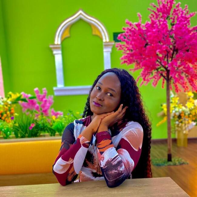 جليسة أطفال في الدوحة: Adrine