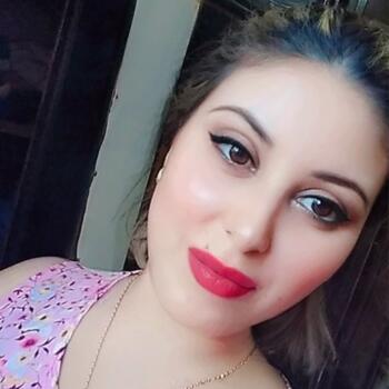 جليسة أطفال في سيدي بلعباس: Samia