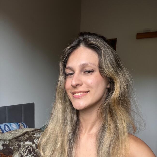 Babysitter in São Sebastião: Gaby