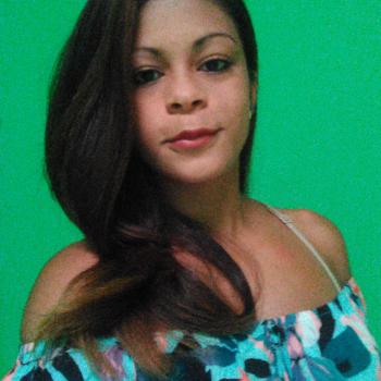 Babysitter Brasília: Larissa