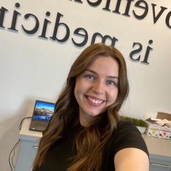 Baby-sitter in Cochrane: Madelyn