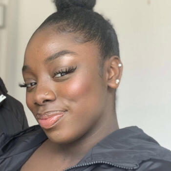 Baby-sitter in Saint-Ouen: Hawa
