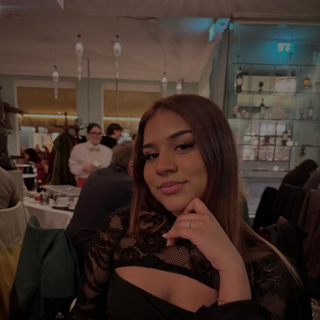 Babysitter a Zurigo: Adrita