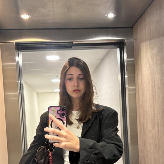 Babysitter in Nîmes: Louise