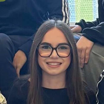 Babysitter in Vesoul: Elara