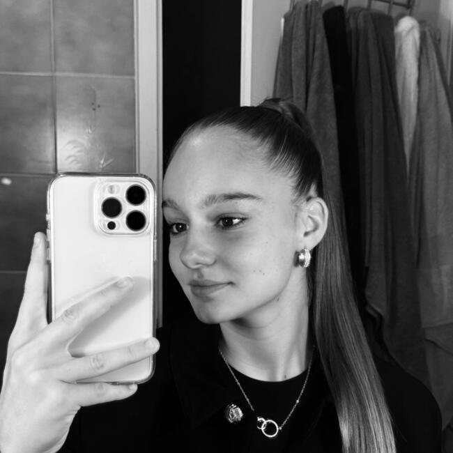 Babysitter in Verrens: Capucine