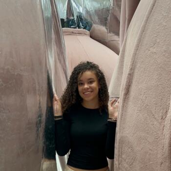 Babysitter in Ozoir-la-Ferrière: Celia