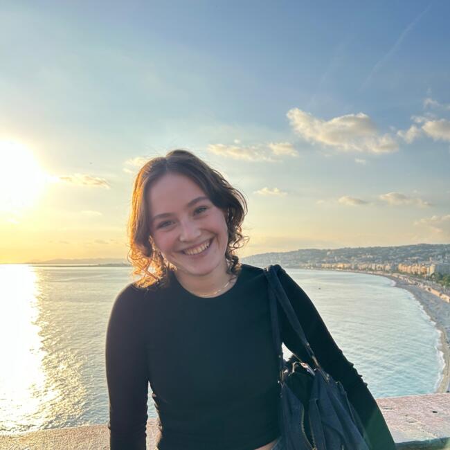 Babysitter in Vallauris: Zoé