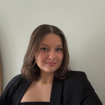 Babysitter in Mirebeau-sur-Bèze: Leane