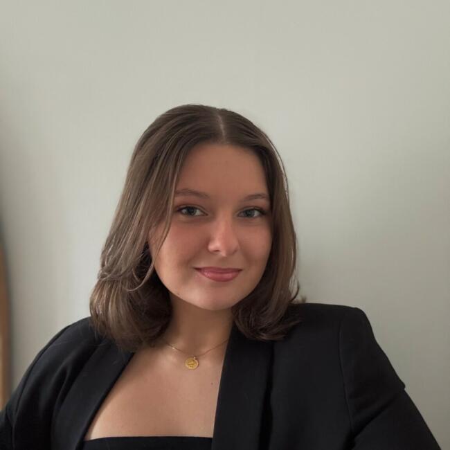 Babysitter in Mirebeau-sur-Bèze: Leane