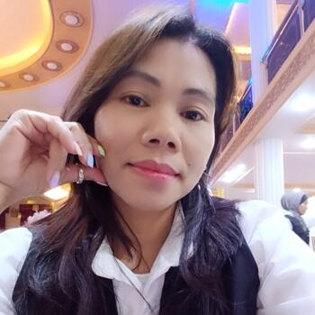 Babysitter in Amman: HELEN M.