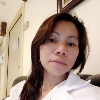 جليسة أطفال عمّان: HELEN M.