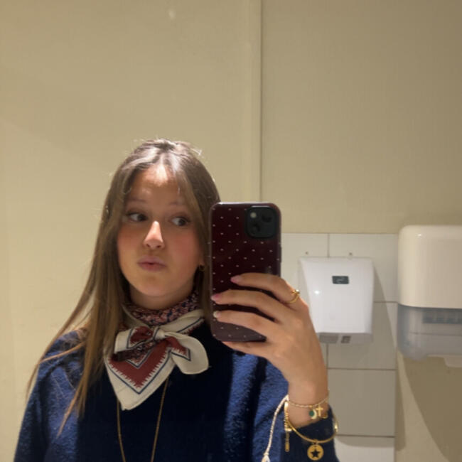 Babysitter in Yssandon: Alice