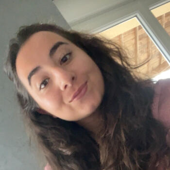 Babysitter in Pré-en-Pail: Elsa