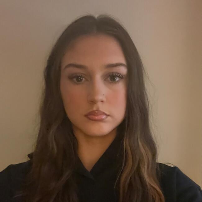 Babysitter in London: Lois