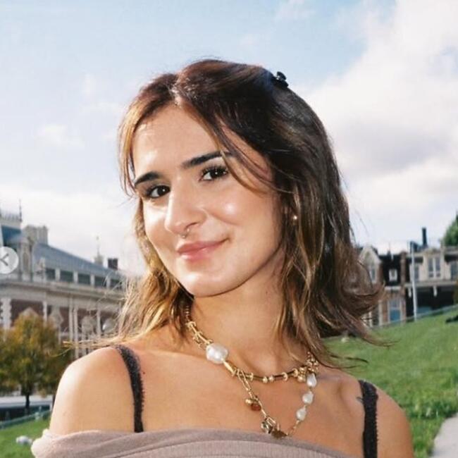 Babysitter in London: Ana