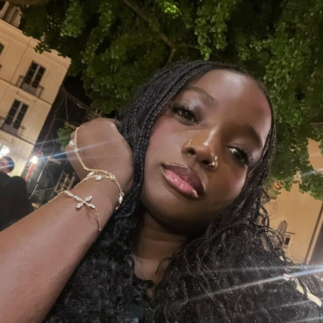 Babysitter in St-Malo: Tracy