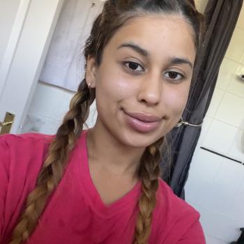 Babysitter Milton Keynes: Saira