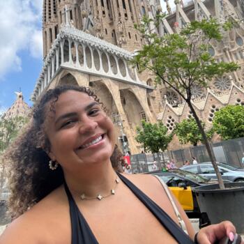 Babysitter em Linda-a-Velha: Ariane