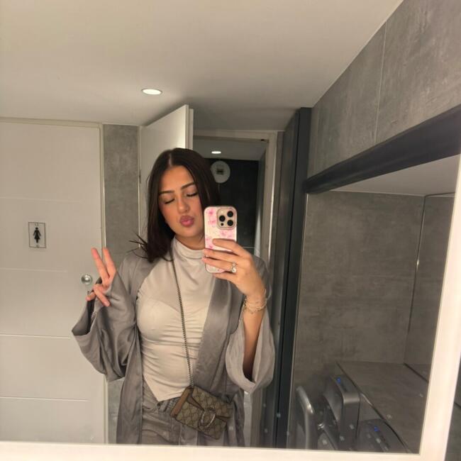 Babysitter in Cannes: Lola