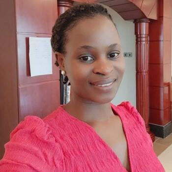 جليسة أطفال إمارة الشارقة: Allen