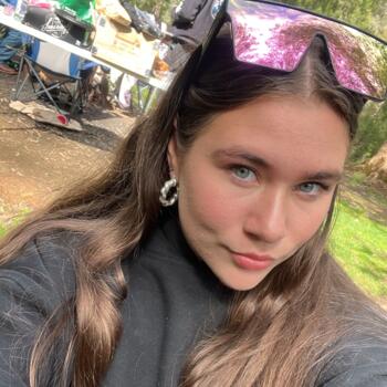 Babysitter Drysdale: Caitlin