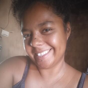 Babysitter in Cocalzinho de Goiás: Layane