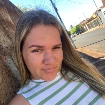 Babá em Araporã: Karine