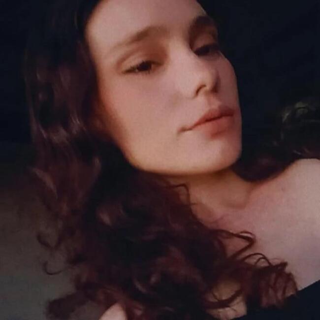 Babysitter in Presidente Castelo Branco (Paraná): Larissa