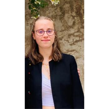 Babysitter in Rumilly: Cecile