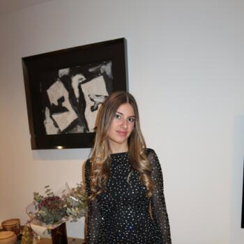 Babysitter in Paris: Gabriella