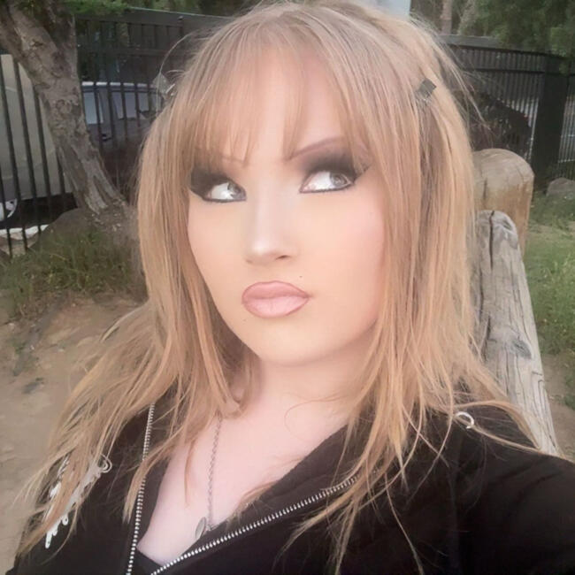 Babysitter in Los Angeles: Kira