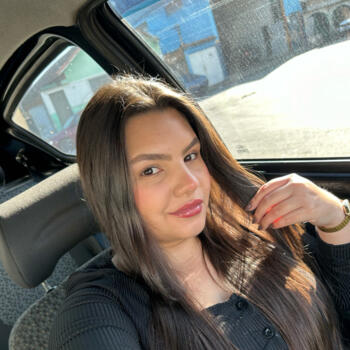 Babysitter in Pouso Alegre: Larissa
