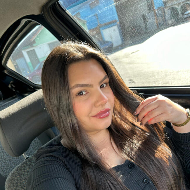 Babysitter in Pouso Alegre: Larissa