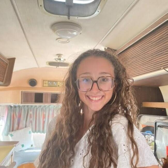 Babysitter in Charenton-le-Pont: Jade