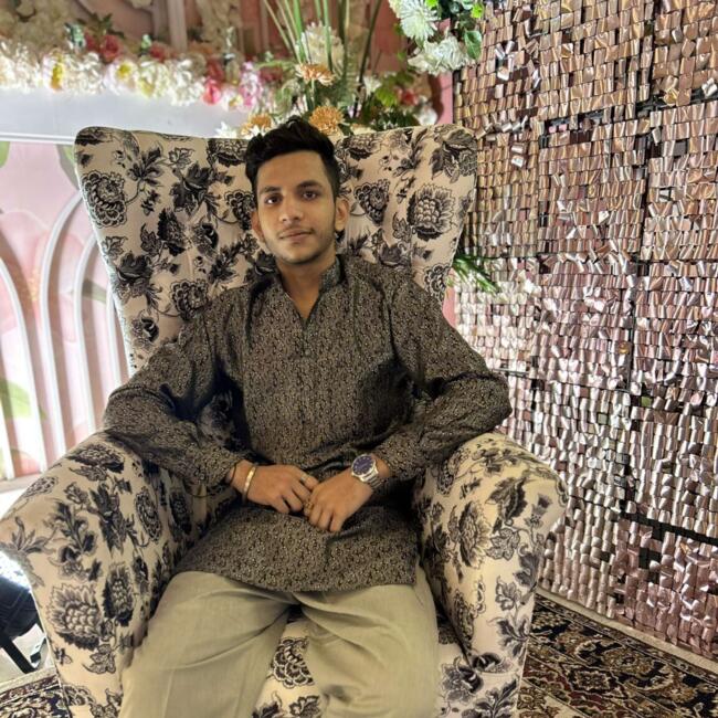 Babysitter in New Delhi: Dhruv