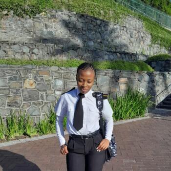 Babysitter in Cape Town: Onalerona Precious