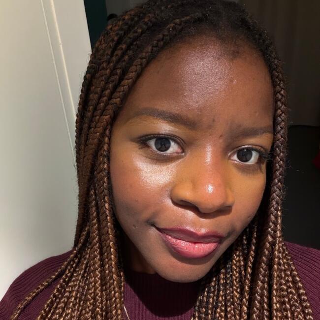 Babysitter in Courbevoie: Erin