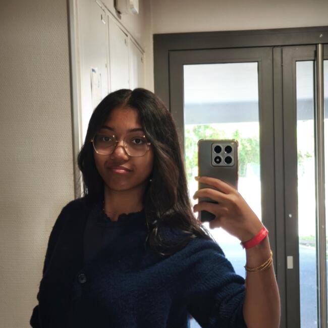 Babysitter in Cintré: Noemie