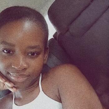 Babysitter Abidjan: Louange