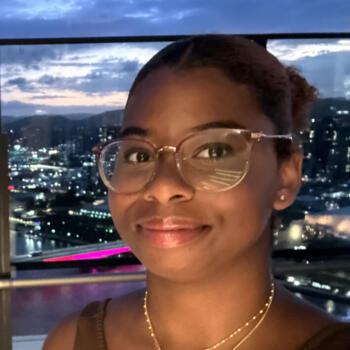 Babysitter in Issy-les-Moulineaux: Lya