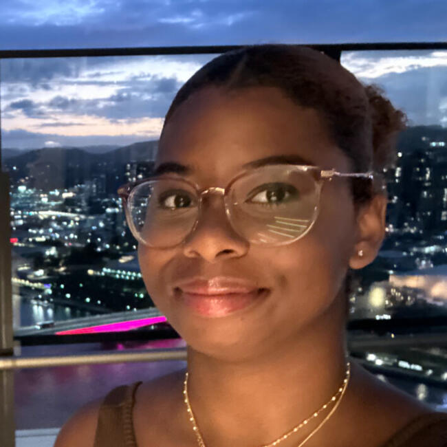 Babysitter in Issy-les-Moulineaux: Lya